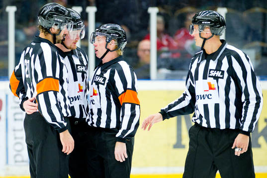 Domarna Mikael Sjöqvist, Marcus Burman, Pehr Claesson och