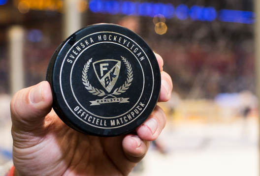 En generell bild av en matchpuck med text "Svenska