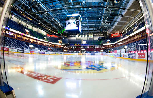 Isen väntar på spelarna i Löfbergs Arena