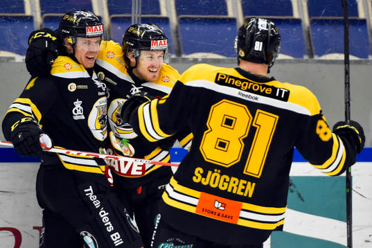 Panterns Carl-Johan Sjögren och Anton Blomqvist  jublar