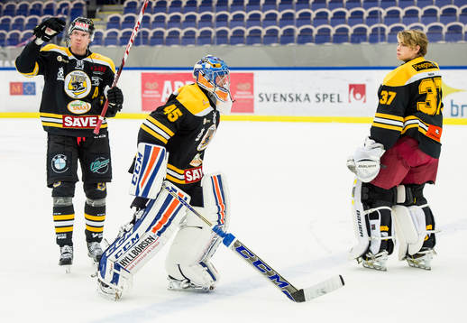 Panterns Anton Blomqvist, målvakt Viktor Andrén och