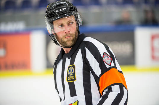 Huvuddomaren Robin Karlsson