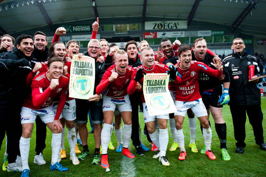 Trelleborgs spelare jublar tillbaka till Superettan