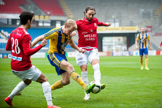 Eskilsminnes Philip Petersson och Trelleborgs Salif Camara