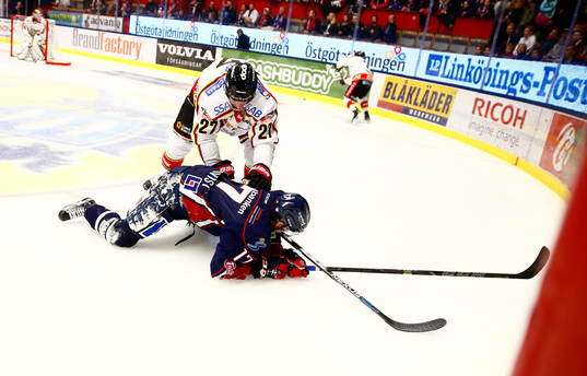Luleås Brendan Mikkelson och Linköpings Henrik Törnqvist