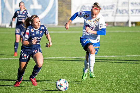 Kvarnsvedens Megan Toohey  jagas av SunnanÄÇ Stina