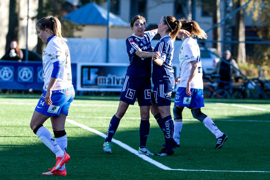 Kvarnsvedens Sarah Elnicky Elin Danielsson jublar