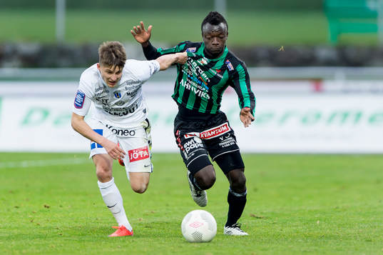 Sirius Johan Andersson och Varbergs Thomas Boakye