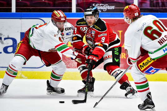 Malmö Redhawks Frederik Storm mot Modos Oscar Hedman och