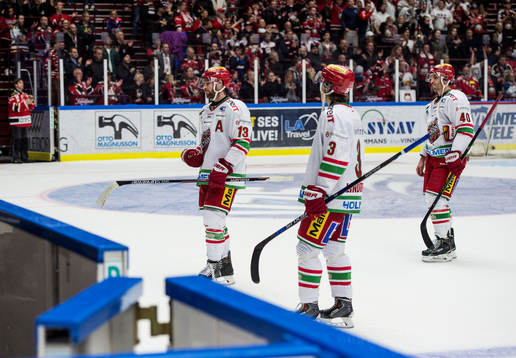 Modos Bill Thomas, Jesper Lindgren och Maxim Lapierre deppar