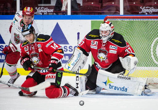 Modos Victor Olofsson mot Malmö Redhawks Derek Meech och