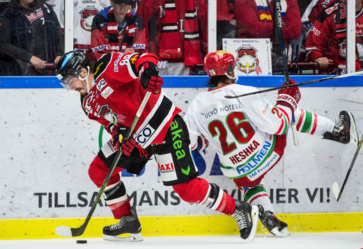 Malmö Redhawks Peter Mueller mot Modos Shaun Heshka
