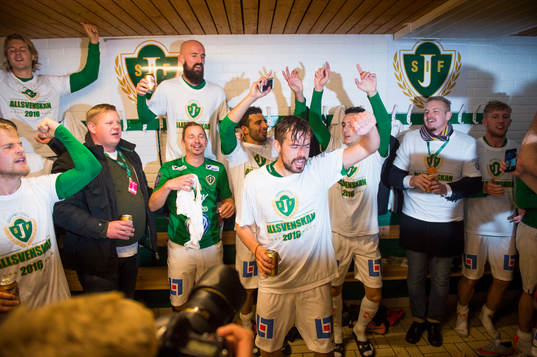 Jönköpings Fredric Fendrich leder allsången i
