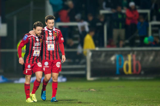 Östersunds Jamie Hopcutt (h) och Kujtim Bala (v)