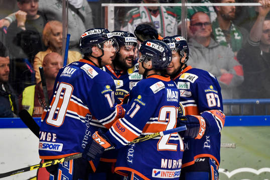 Växjös spelare jublar