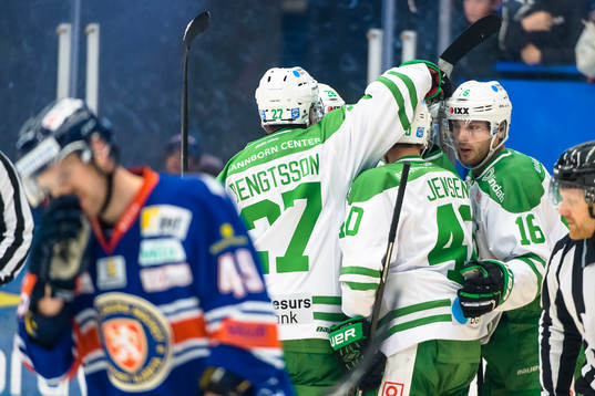 Rögles spelare jublar