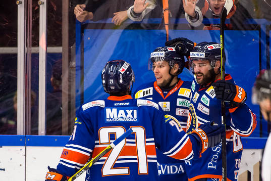 Växjös Robert Rosén jublar
