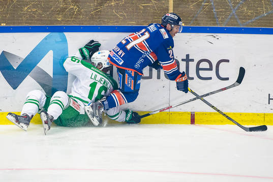 Rögles Christopher Liljewall faller