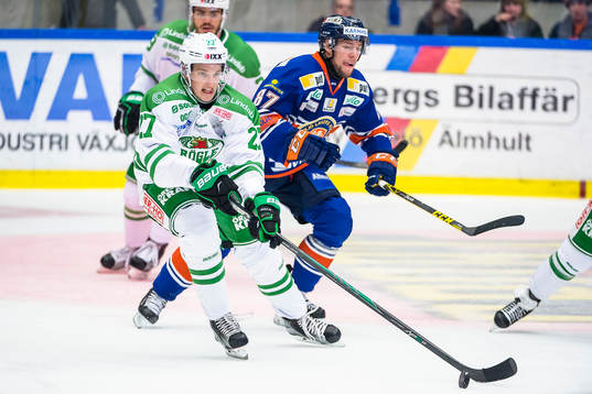 Rögles Rasmus Bengtsson jagas av Växjös Robert Rosén