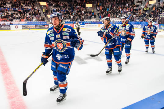 Växjös Robert Rosén jublar