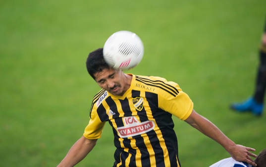 IFK Hässleholms Diego Delgado i kvalmatchen till division