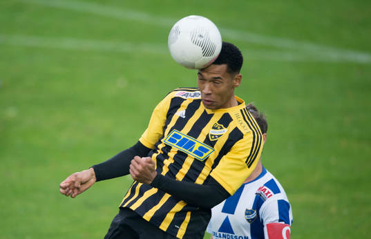IFK Hässleholms Kevin Thompsoni kvalmatchen till division