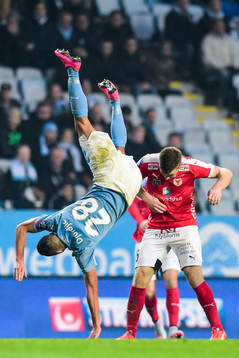 Malmös Nikola Djurdjic faller över Kalmars Victor Agardius
