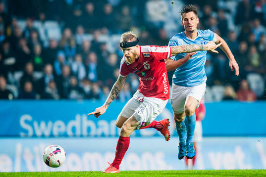 Kalmars Marcus Nilsson jagas av Malmös Markus Rosenberg