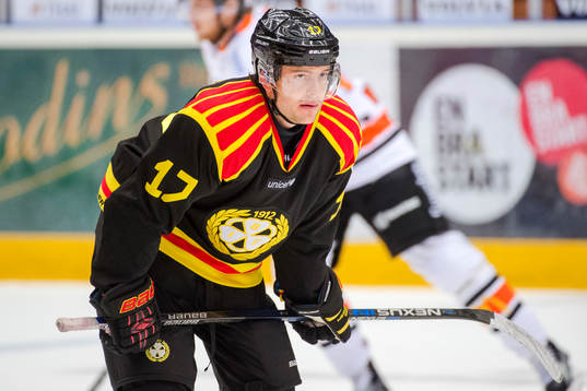 Brynäs Pathrik Westerholm deppar före ishockeymatchen i