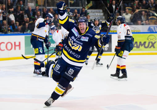 s Teemu Laine jublar
