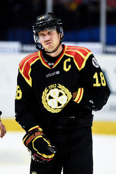 Brynäs Anton Rödin grinar illa