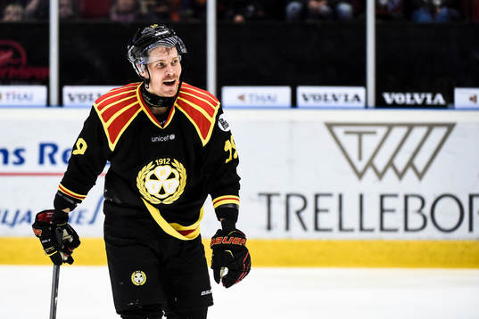 Brynäs Anssi Salmela blir utvisad