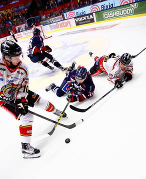 Luleås Toni Rajala, Linköpings Niklas Fogström och