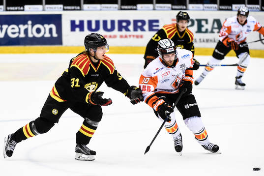 Brynäs Daniel Mannberg och Karlskronas Mattias Guter