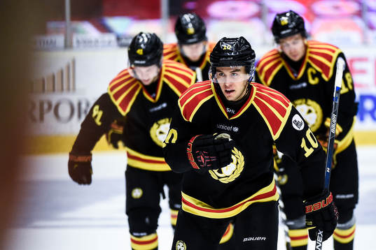 Brynäs Mattias Nörstebö jublar