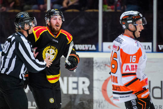 Brynäs Marc Zanetti är irriterad på Karlskronas John