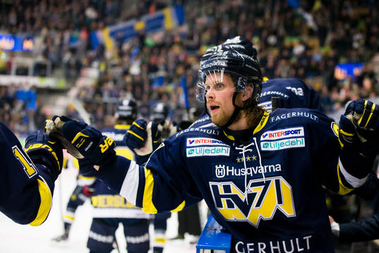 s Mattias Tedenby jublar