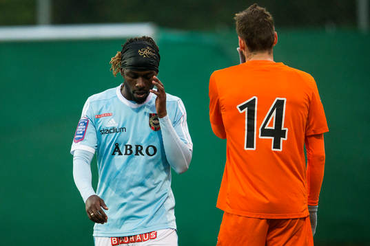 Brommapojkarnas Martin Mutumba och Athletics Juan Jose