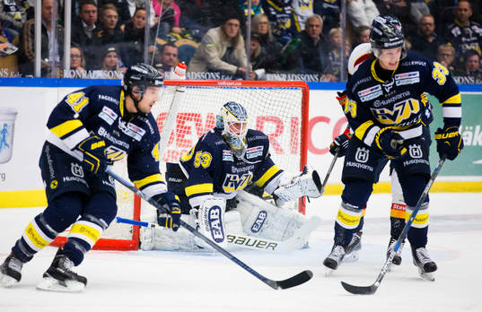 s Chris Campoli, målvakt Fredrik Pettersson-Wentzel och