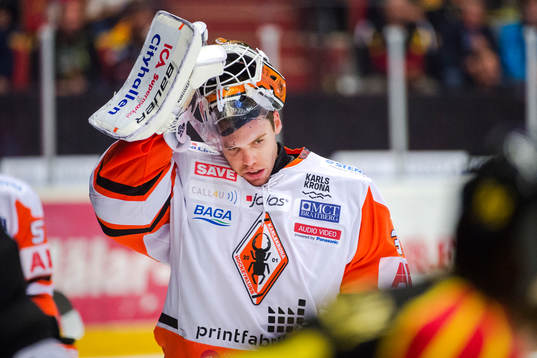 Karlskronas målvakt Linus Fernström deppar