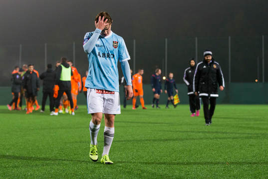 Brommapojkarnas Jacob Ortmark ser deppig ut