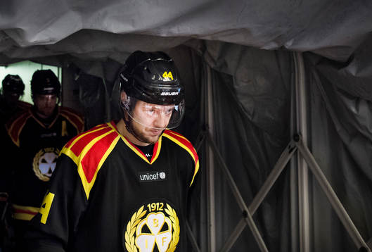 Brynäs Jacob Blomqvist före ishockeymatchen i SHL mellan