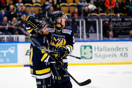 s Mattias Tedenby och Niklas Hansson jublar