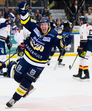 s Teemu Laine jublar