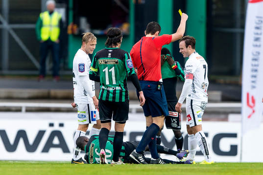 Sirius Niklas Busch Thor blir varnad