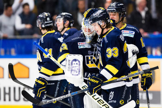 s målvakt Fredrik Pettersson-Wentzel och Niklas Hansson