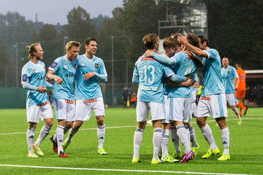 Brommapojkarnas spelare jublar