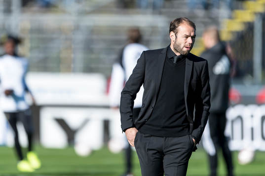 s tränare Andreas Alm före fotbollsmatchen i Allsvenskan