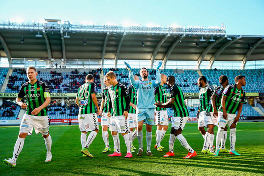 GAIS spelare före fotbollsmatchen i Superettan mellan GAIS