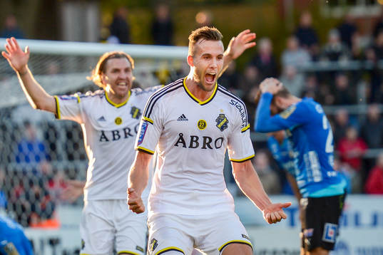 s Fredrik Brustad jublar